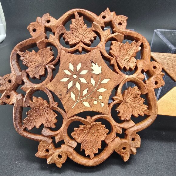 Handcrafted Wooden Trivets With Intricate Leaf & Star Designs - Set Of 2 JJ3841 - Picture 2 of 6